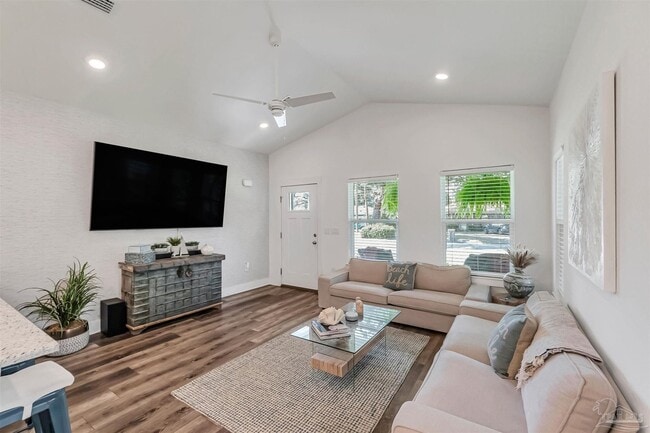 Building Photo - 4675 Geneva Dr