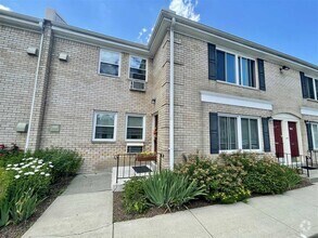 Building Photo - 250 Beechwood Ave