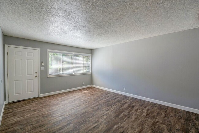 Foto del edificio - Juniper Garden Apartments