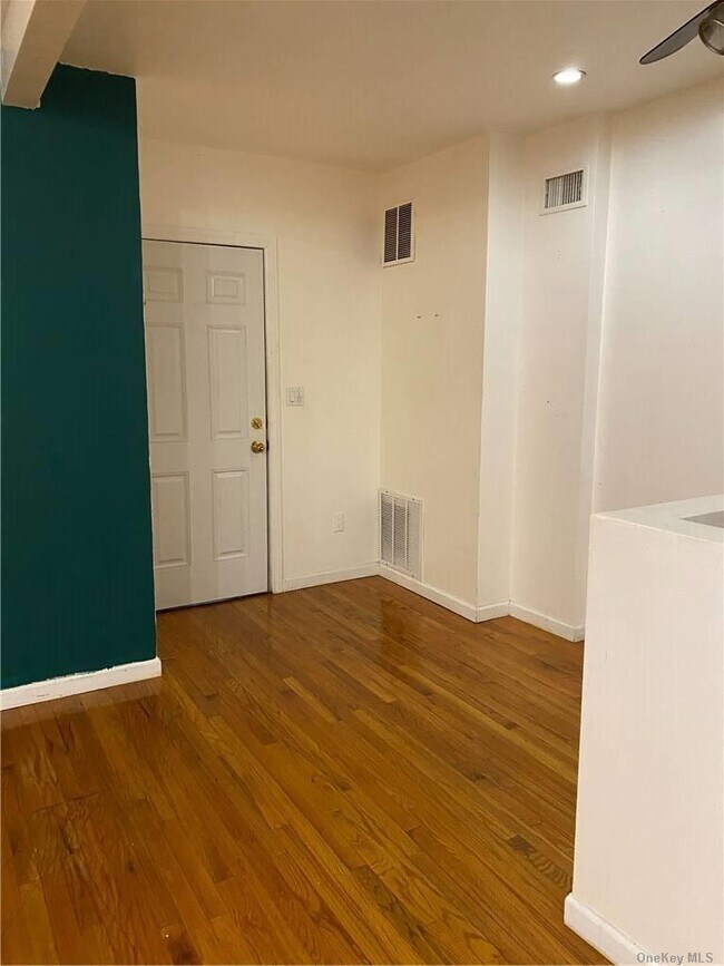 Foto del edificio - 91-09 Eldert Lane