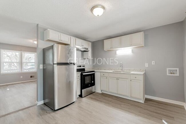 Building Photo - 212 Woodcrest Dr