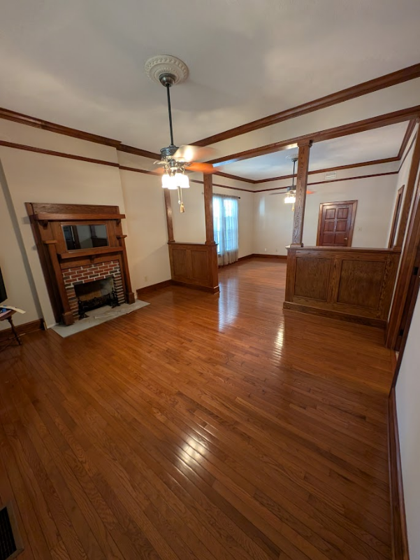 Building Photo - 215 S Cedar Ave