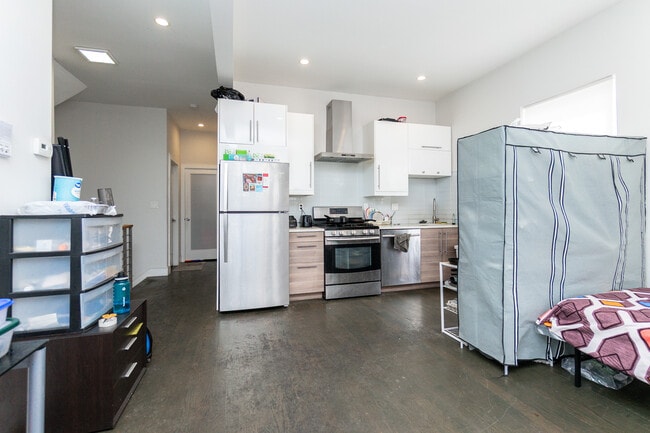 Building Photo - 78 Forest St