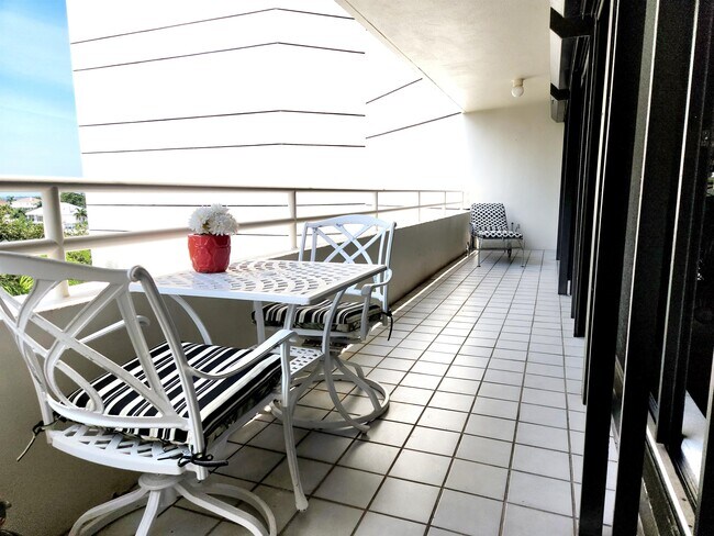 Foto del edificio - 5950 Pelican Bay Plaza S