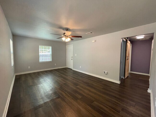 Foto del edificio - ASK ABOUT OUR OCTOBER MOVE-IN SPECIALS - A...