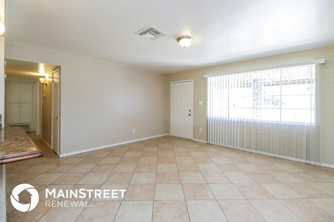 Foto del edificio - 3908 W Lewis Ave