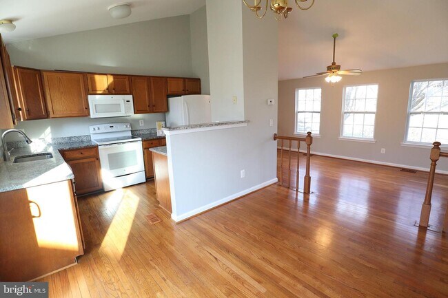 Building Photo - 8 Worthington Ct