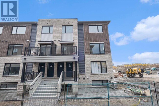 Photo du bâtiment - 801 Glenroy Gilbert Dr