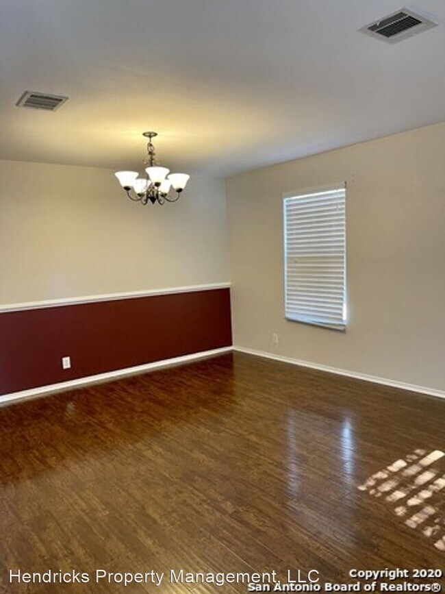 Building Photo - 4 br, 2.5 bath House - 5919 Twin Oaks