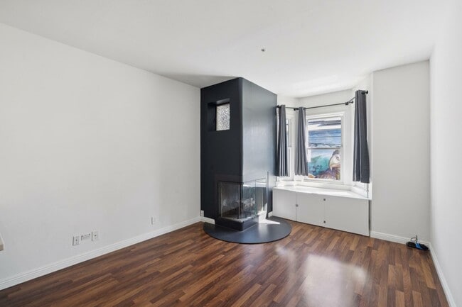 Building Photo - 144 Langton St