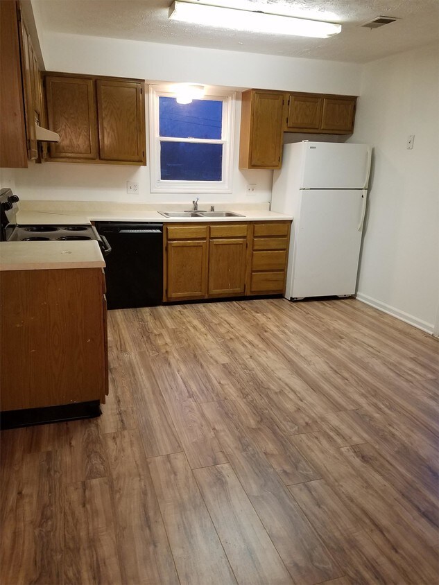 Foto principal - 209 Creekside Ct