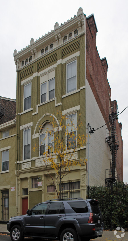 Primary Photo - 19 Green St