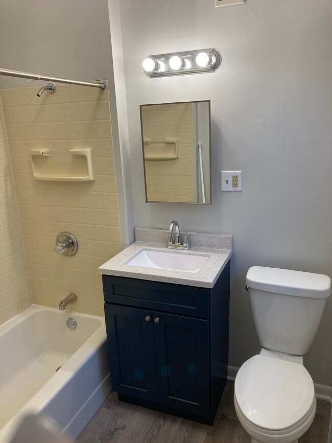 Foto del edificio - 1318 E 9th St