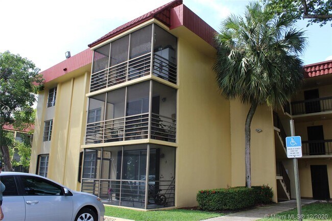 Building Photo - 3285 Foxcroft Rd