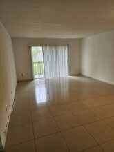 Building Photo - 15201 NE 6th Ave