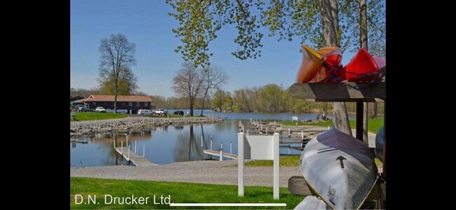 Foto del edificio - 363 Cameco Cir