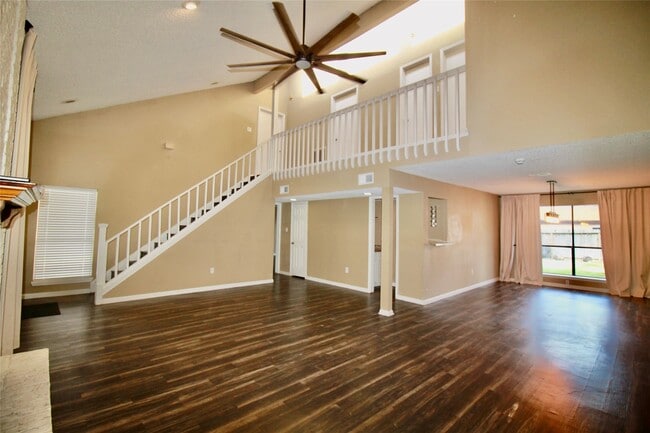 Building Photo - 4701 Spring Ln
