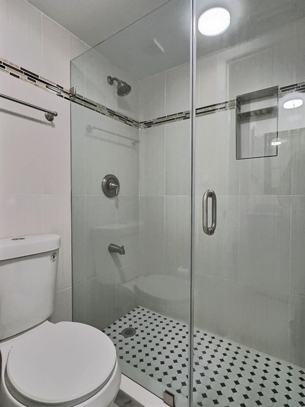 Foto del edificio - 2652 Riverside Dr