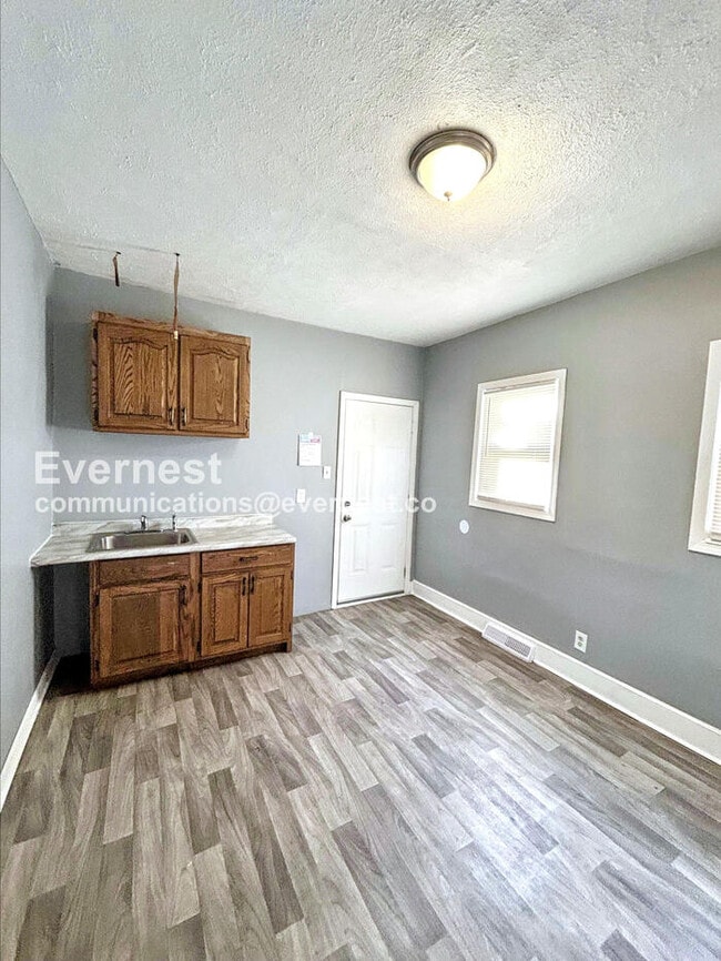 Building Photo - 3443 Regent Rd