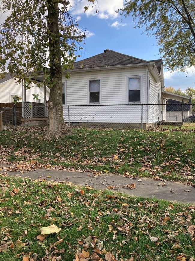Building Photo - Newly remodeled 3 bedroom