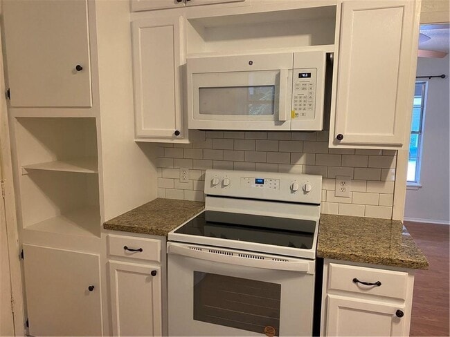 Building Photo - 8309 Hathaway Dr