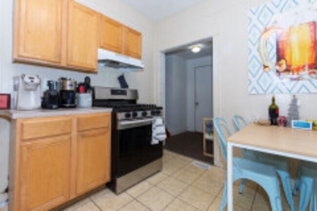 Foto del edificio - HOT ALLSTON LISTING!!