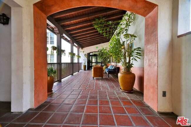 Foto del edificio - 1414 N Harper Ave