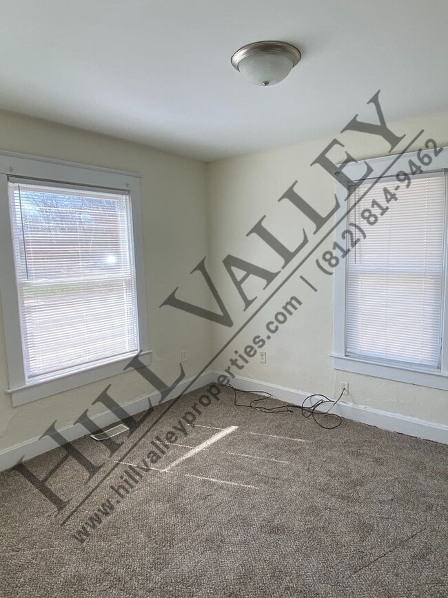 Foto del edificio - Two Bedroom, Walking Distance to Campus