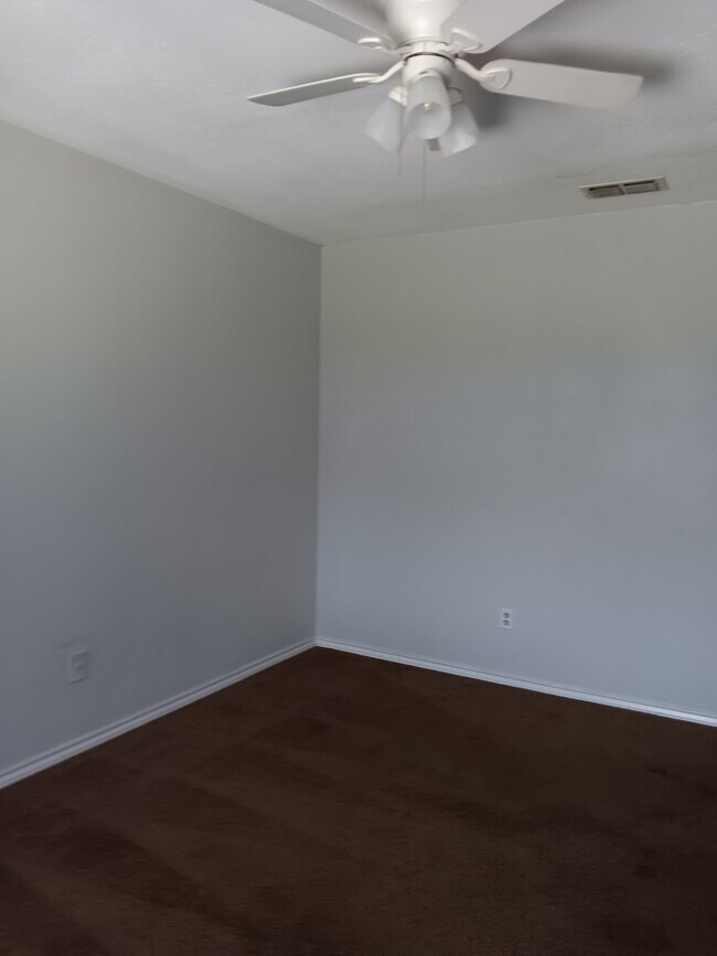 Fully carpeted bedrooms with ceiling fans - 4362 Oak Hill Dr