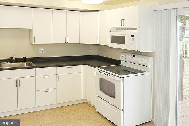 Foto del edificio - 1260 Wilshire Dr