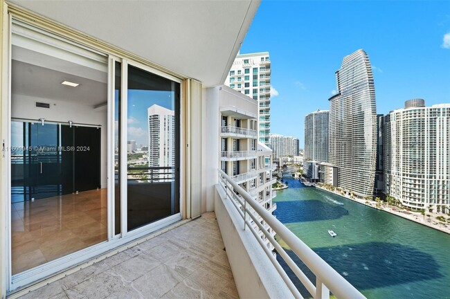 Foto del edificio - 888 Brickell Key Dr