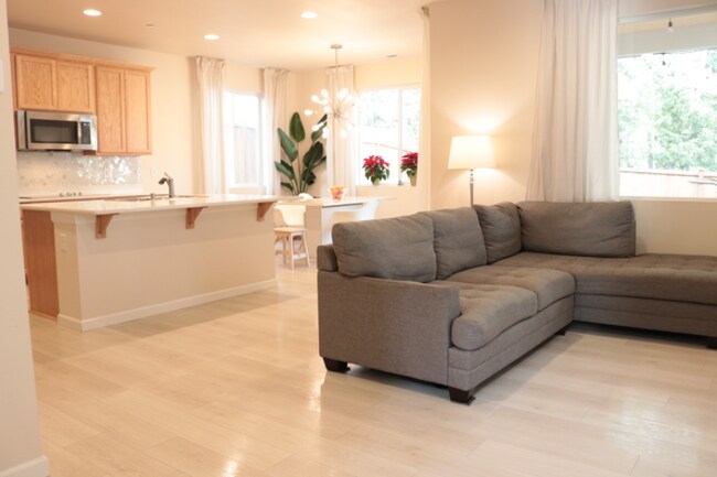 Foto del edificio - 10295 Ramble Dr NW