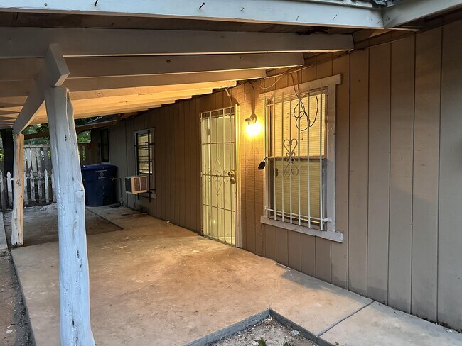 Building Photo - 601 Cantrell Dr