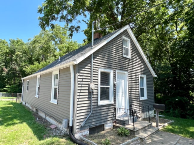 Building Photo - 327 28th Ave