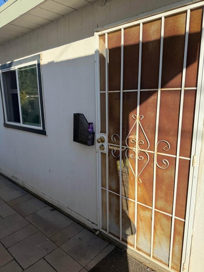 Foto del edificio - 1416 L Ave