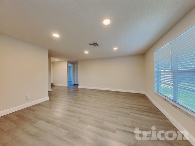 Foto del edificio - 15936 Winding Dr