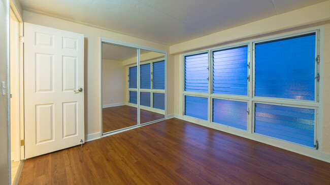 Napili Towers bedroom with mirror doored closet - Napili Towers