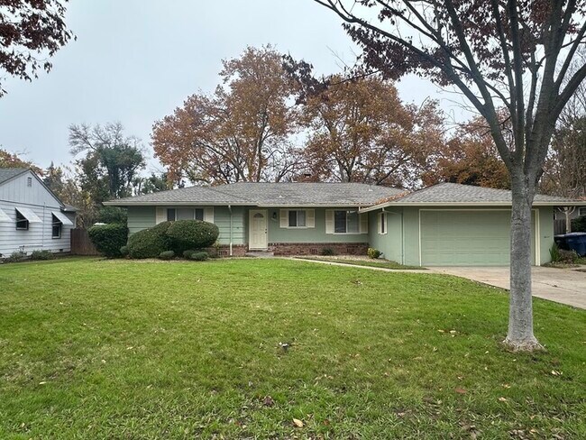 Foto del edificio - Updated 3 Bedroom 1.5 Bathroom Home in Desirable Arden Park!