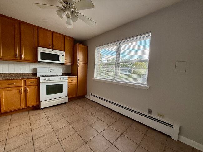 Building Photo - 317 S Plum Grove Rd