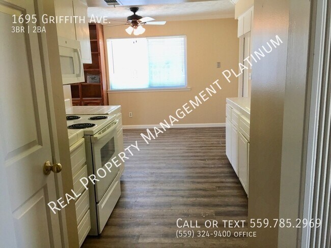 Foto del edificio - 1695 Griffith Ave