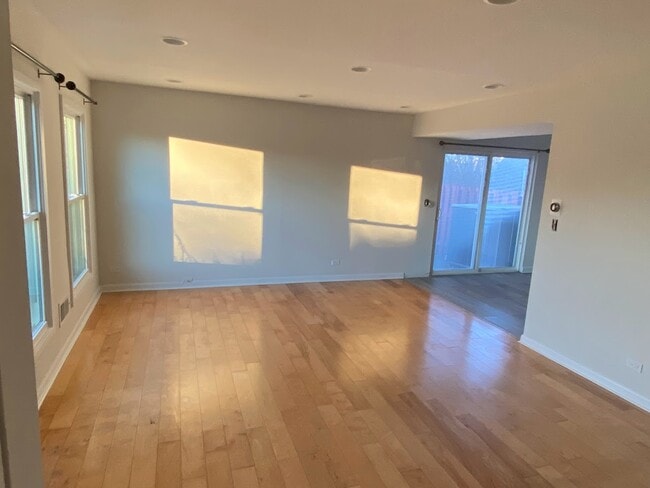 Building Photo - 1838 Jamestown Cir