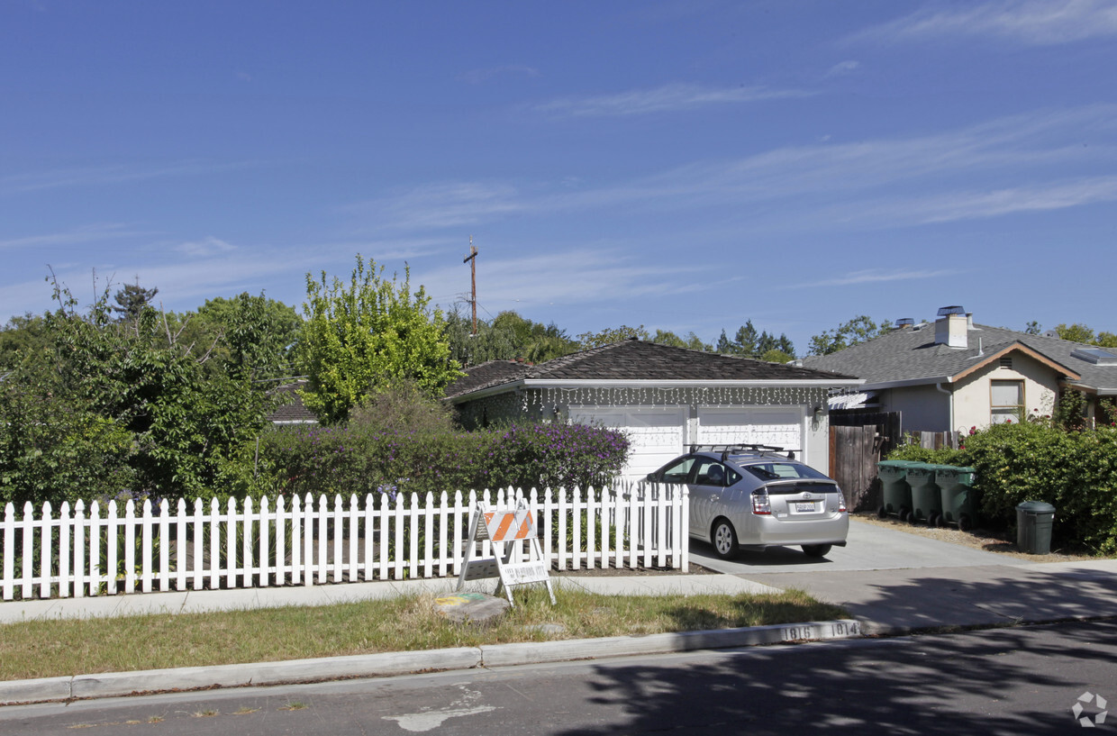 Foto principal - 1814-1816 Woodside Rd