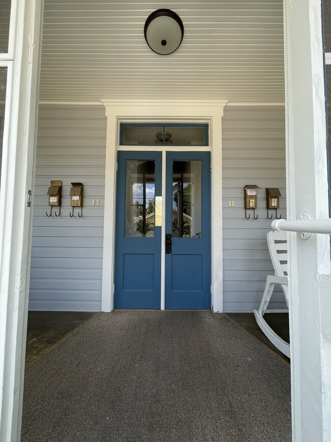 front entrance - 816 2nd St N