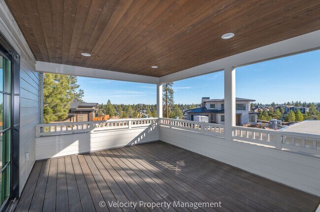 Building Photo - Brand New 1 Bedroom in Discovery West Neighborhood!