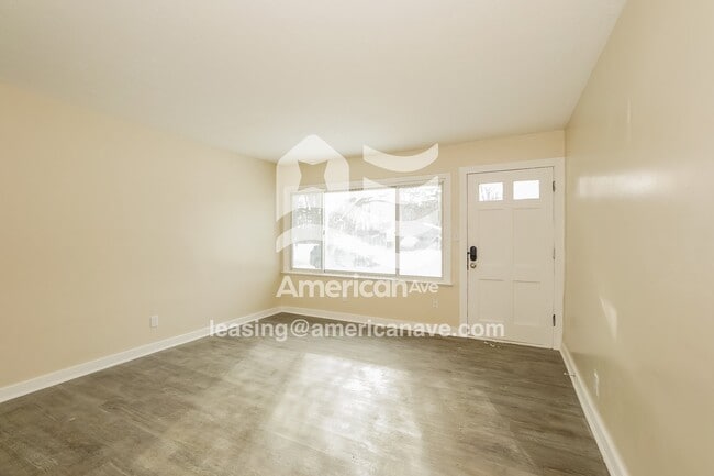 Building Photo - 321 Rexford St