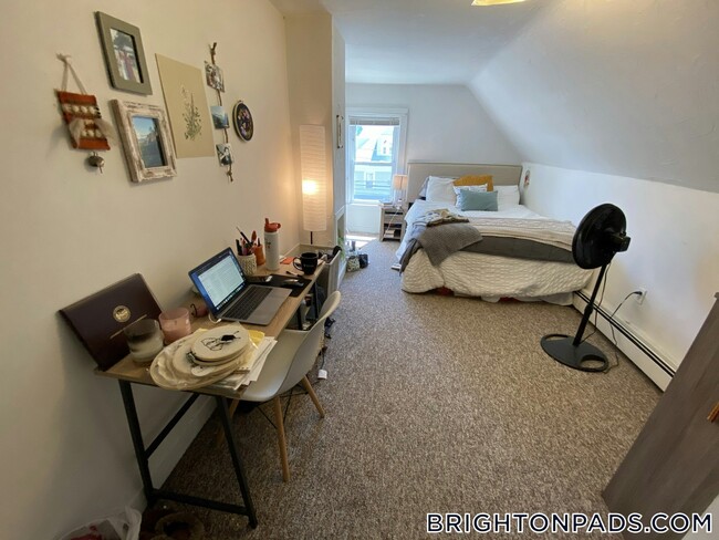 Foto del edificio - 64 Murdock St