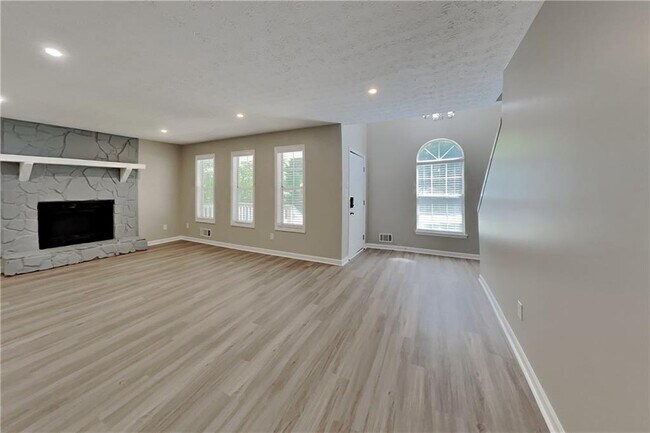 Building Photo - 620 Gregory Manor Dr SW