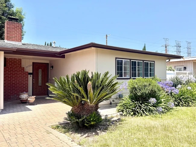 Building Photo - 11309 Gaynor Ave