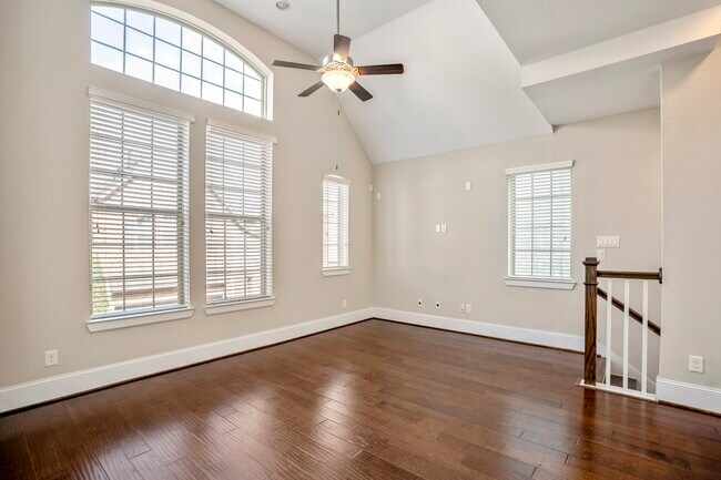 Building Photo - 11005 Acorn Falls Dr