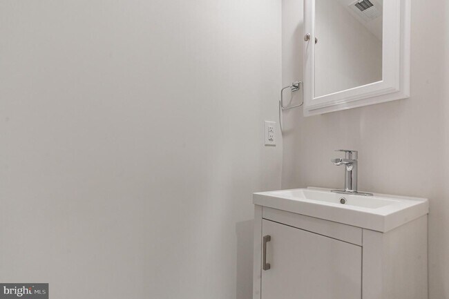 Building Photo - 2446 Frankford Ave